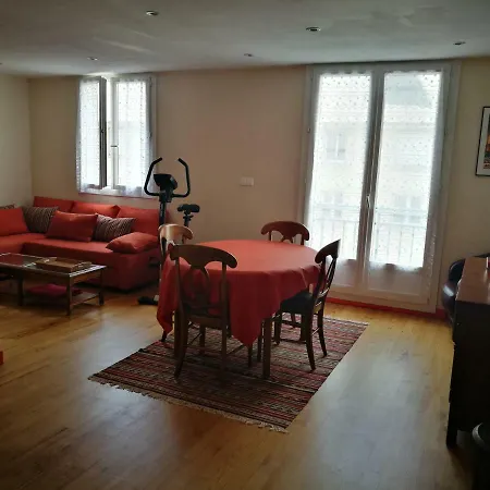 Proche Centre Historique 60 M2 Apartment